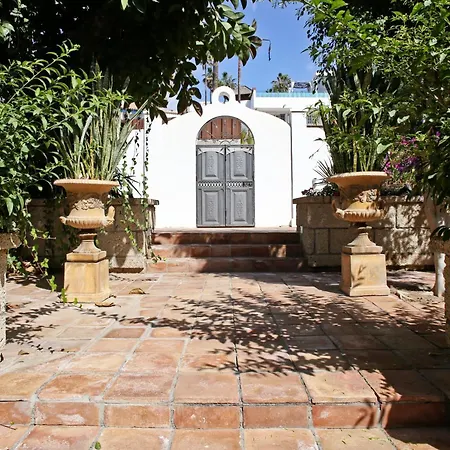 Lujosa Con Piscina Privada Y Precioso Jardin * Chayofa