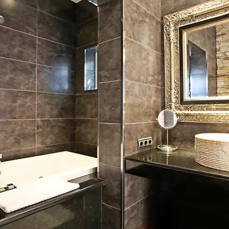 Lujosa Con Piscina Privada Y Precioso Jardin Villa *