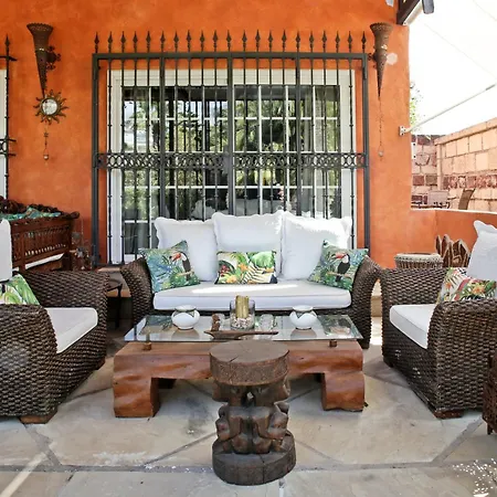 Lujosa Con Piscina Privada Y Precioso Jardin *